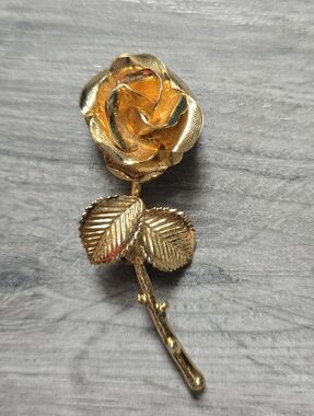 Vintage Gold Rose Floral Brooch - Elegant Women's Jewelry